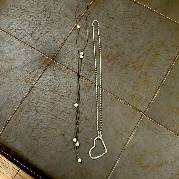 🌟 2- Cute Necklaces 🌟 - Picture 1 of 3